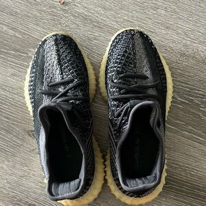 Yeezy boost 350 V2 carbon